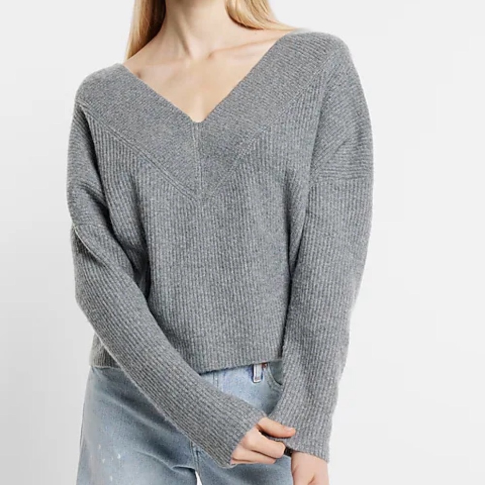 Express Ribbed V Neck Sweater Women’s Small Gray Cropped Knit Top